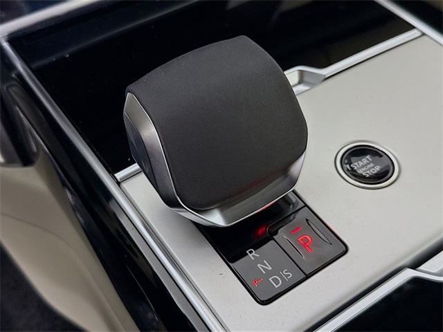 2025 Land Rover Range Rover SE photo 12