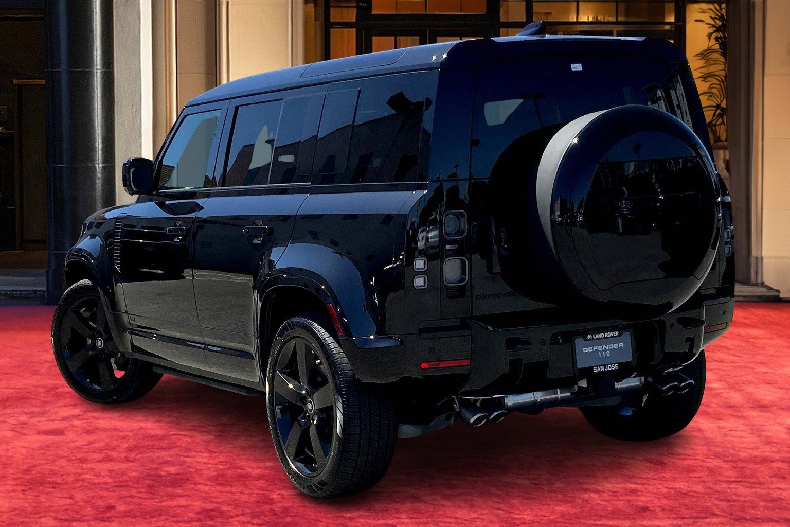 2025 Land Rover Defender 110 V8 photo 2