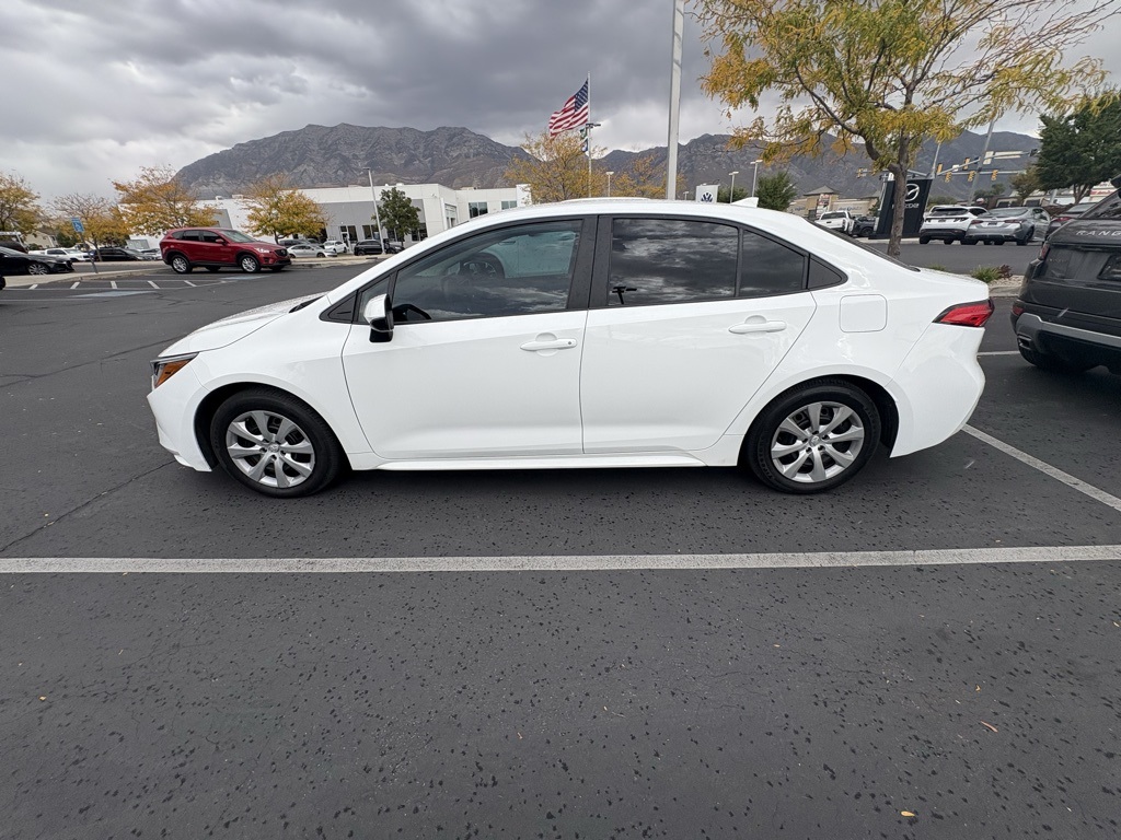 2024 Toyota Corolla LE photo 2