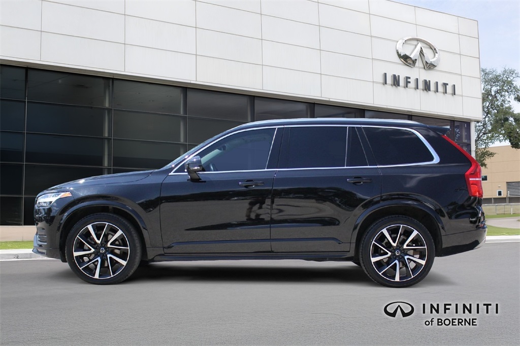 2022 Volvo XC90 Momentum photo 2
