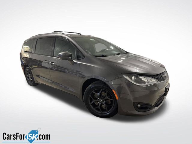 2018 Chrysler Pacifica Touring L's photo