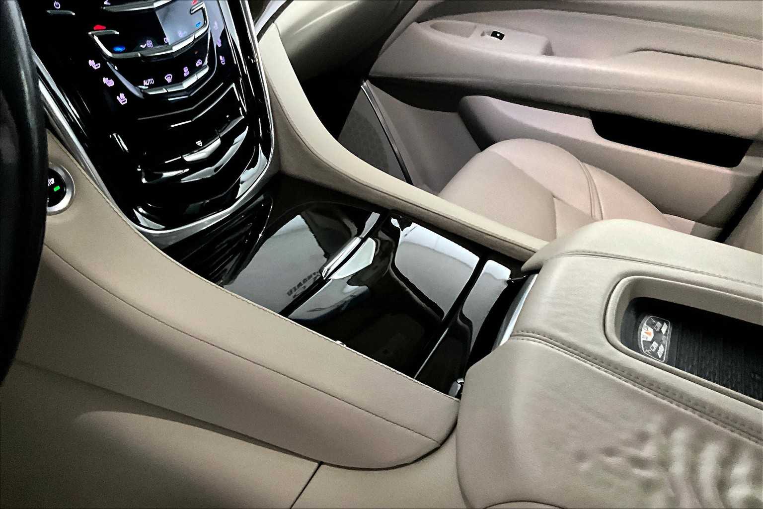2018 Cadillac Escalade Luxury photo 15