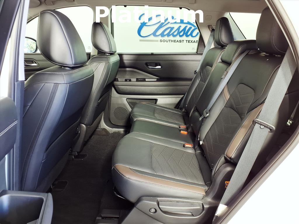 2023 Nissan Pathfinder Platinum photo 4