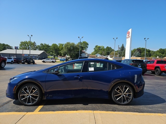 2026 Toyota Prius XLE photo 4
