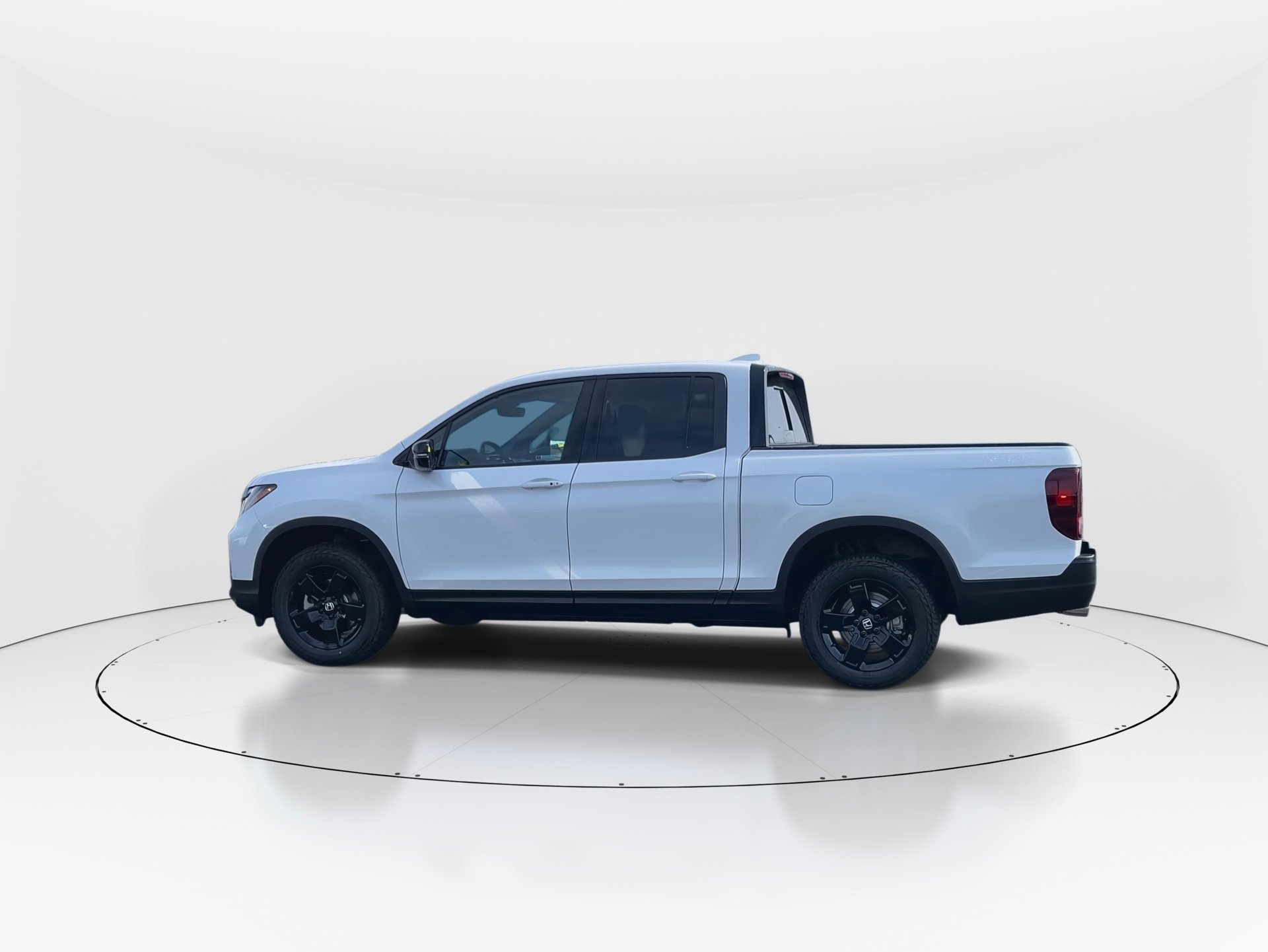 2025 Honda Ridgeline Black Edition photo 2