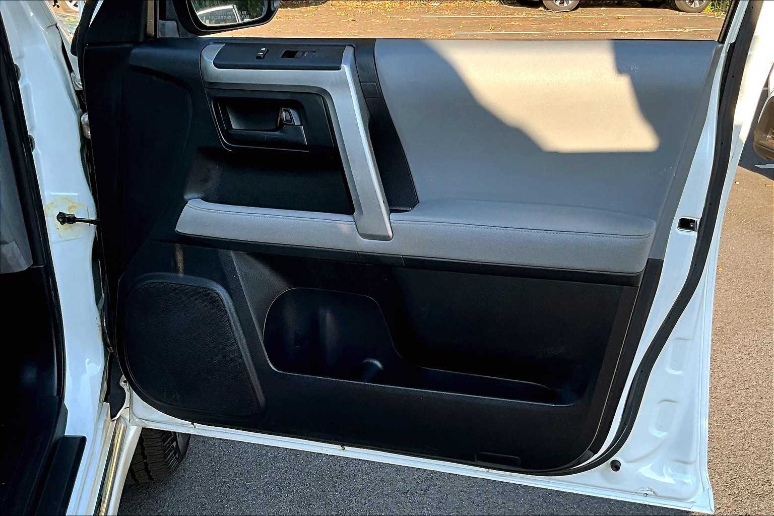2012 Toyota 4Runner SR5 photo 20