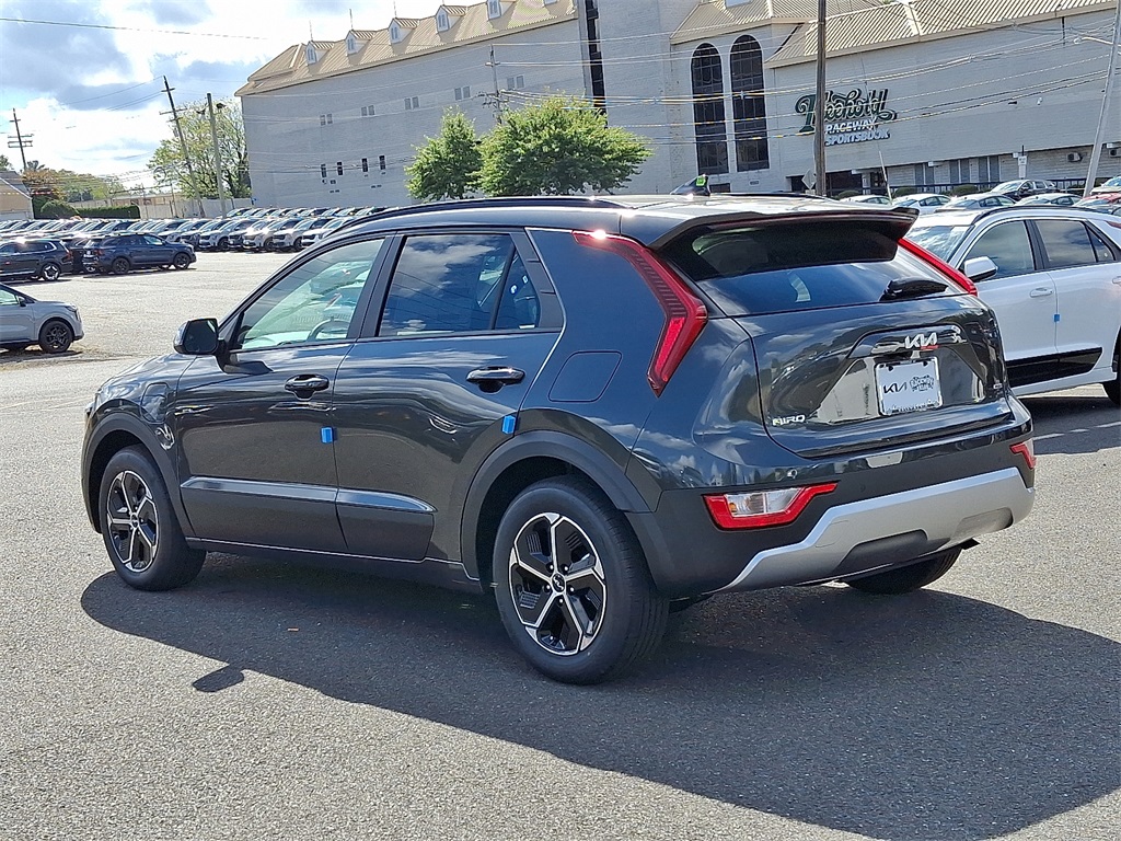 2025 Kia Niro Plug-In Hybrid EX photo 3