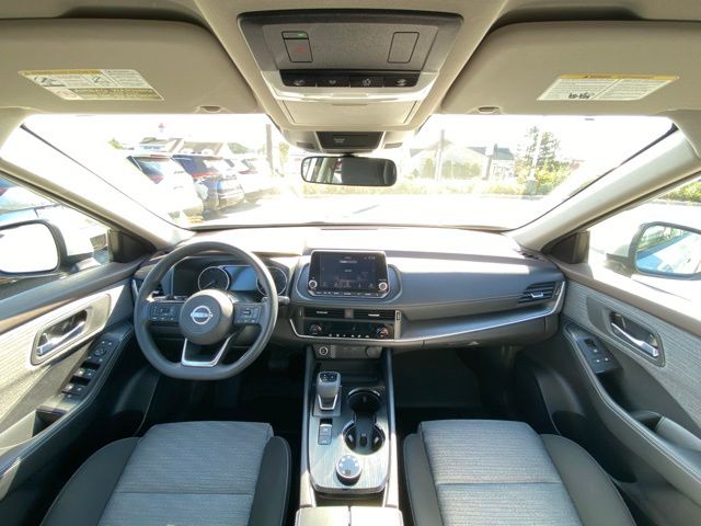 2023 Nissan Rogue SV photo 12