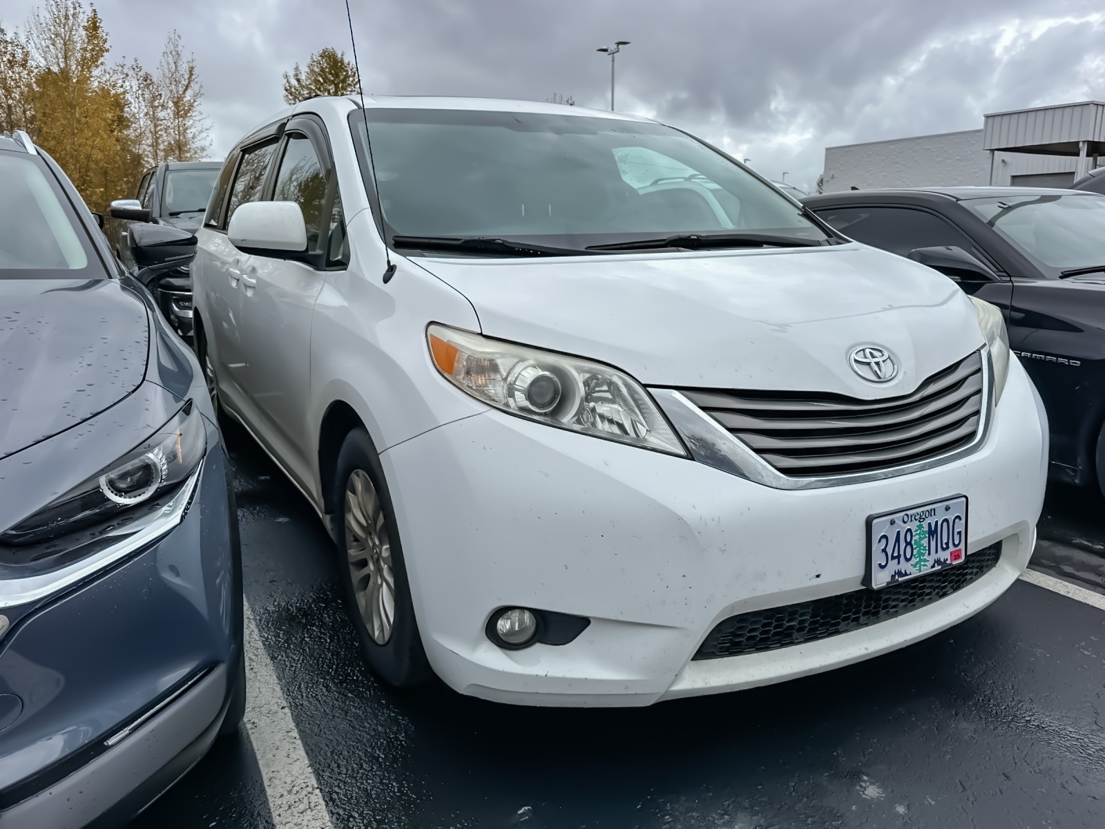 2013 Toyota Sienna XLE photo 2