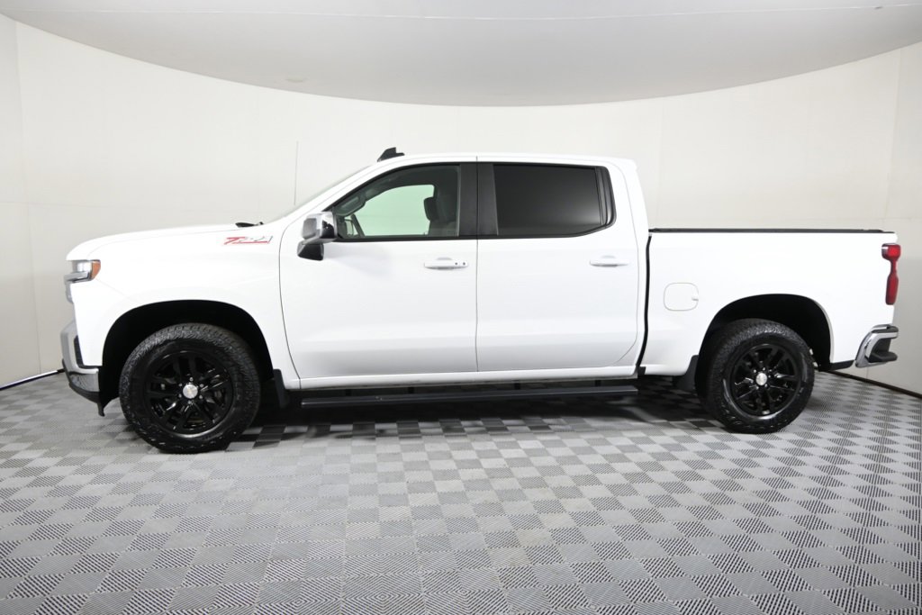 2022 Chevrolet Silverado 1500 LT photo 2