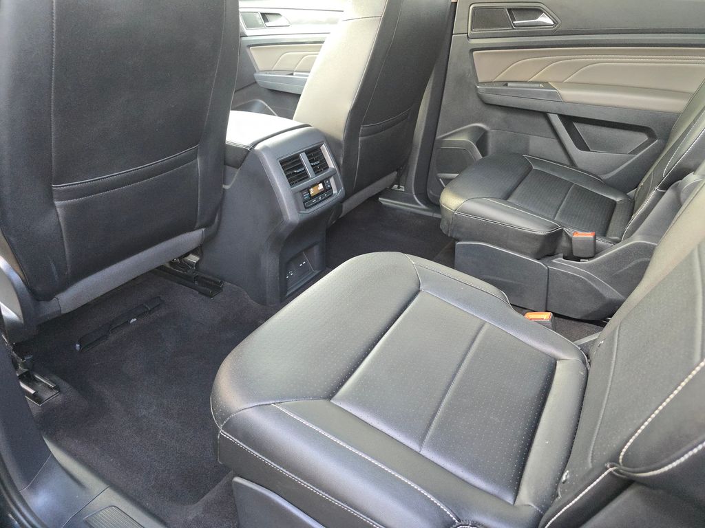 2021 Volkswagen Atlas V6 SE Technology R-Line photo 17