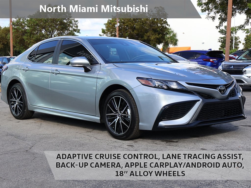 2024 Toyota Camry SE's photo