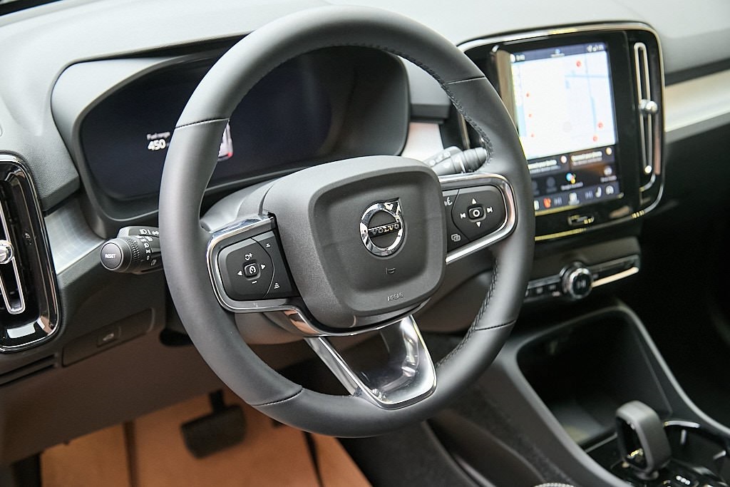 2026 VOLVO XC40 - Image 10