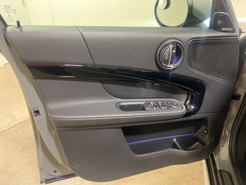 2023 Mini Countryman S Iconic photo 9