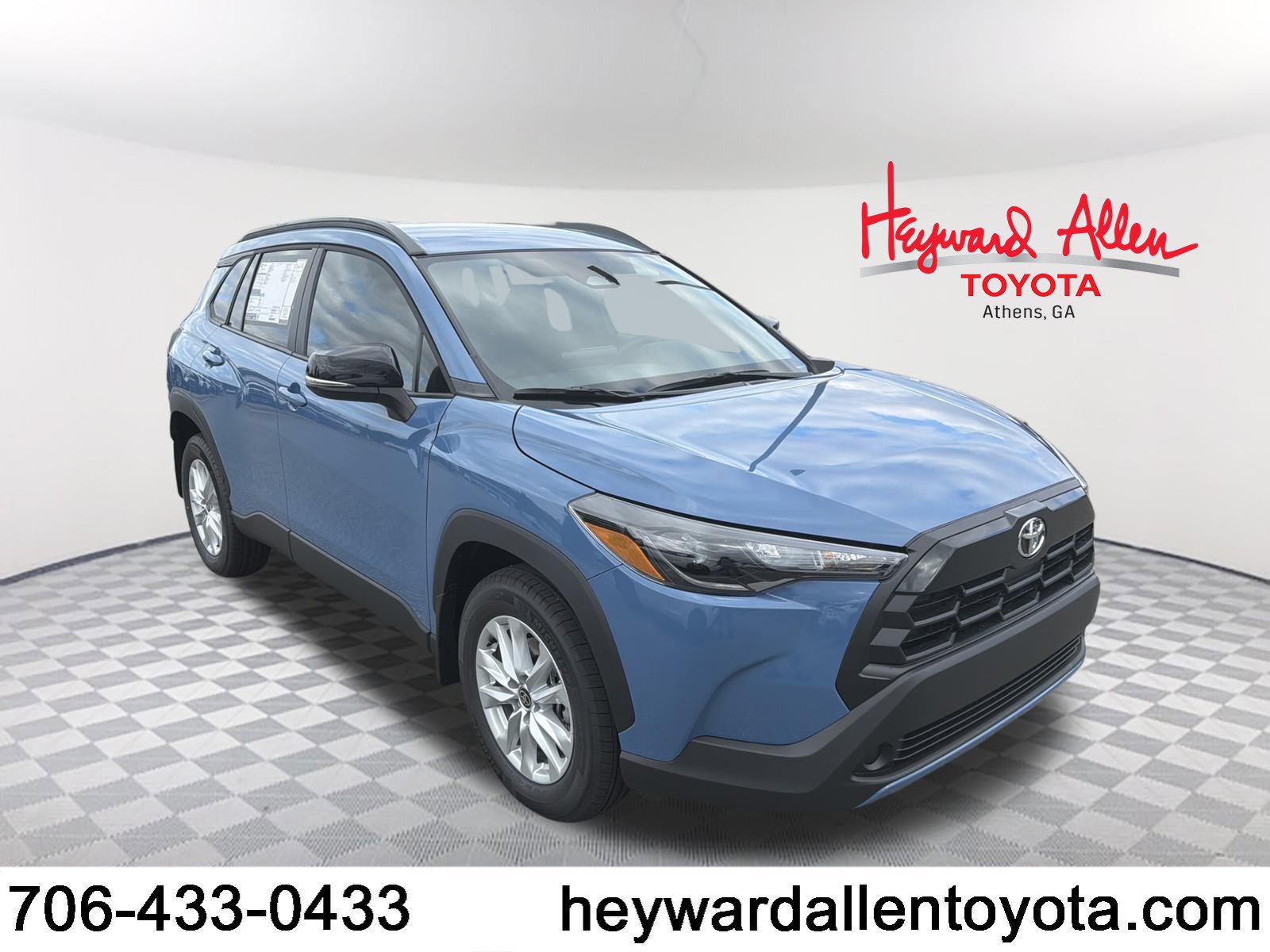 2026 Toyota Corolla Cross LE's photo