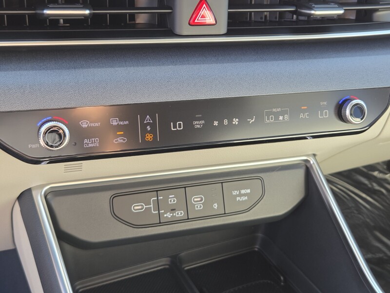 2026 Kia Carnival EX photo 12