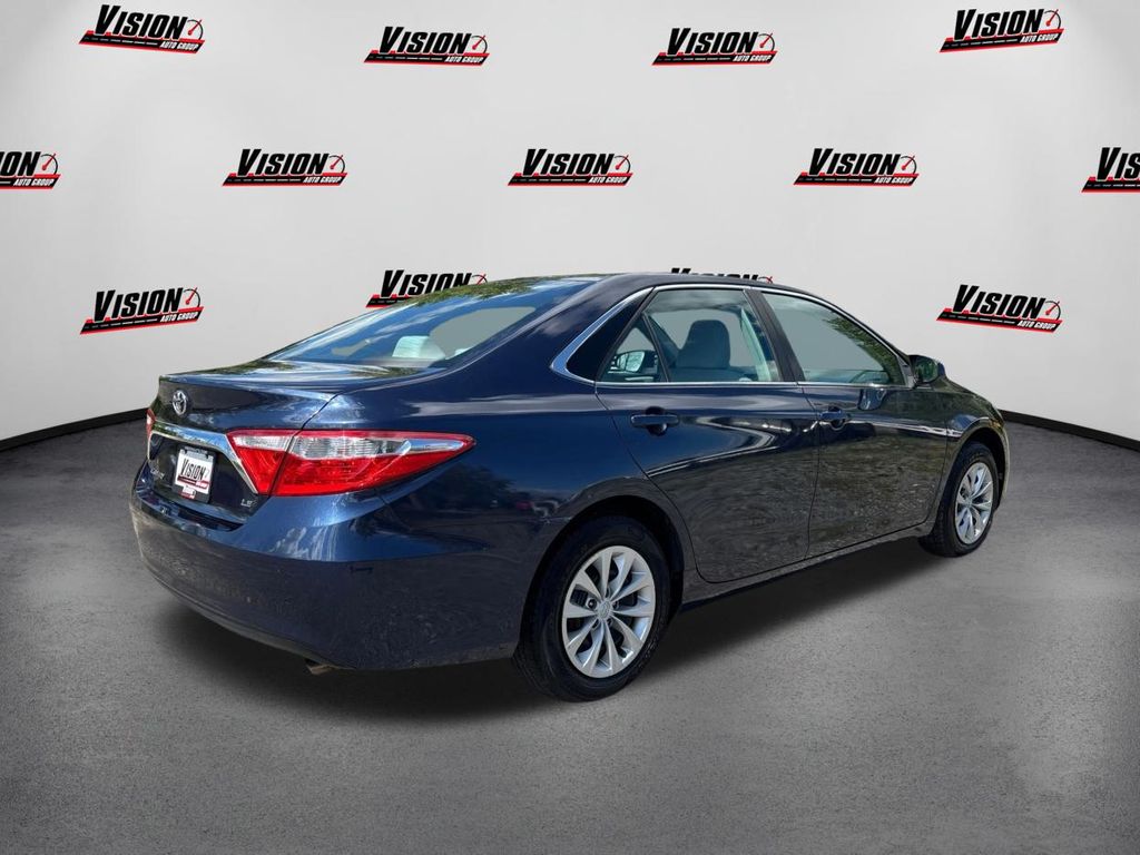 2016 Toyota Camry LE photo 5