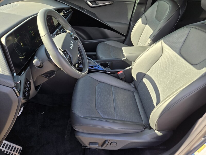 2024 Kia Niro SX Touring photo 10