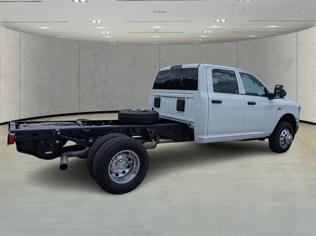 2025 Ram 3500 photo 4