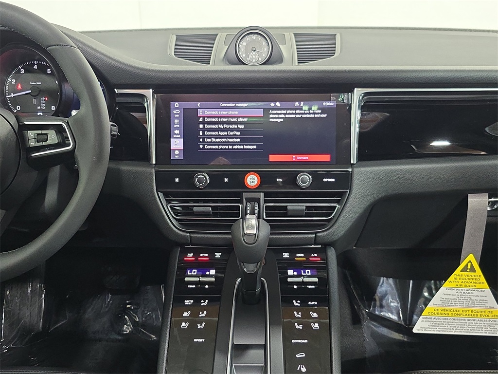 2026 Porsche Macan T photo 16