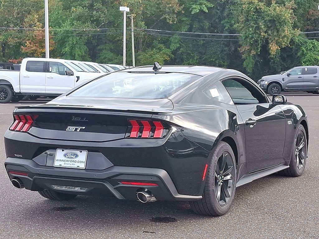 2025 Ford Mustang GT photo 4