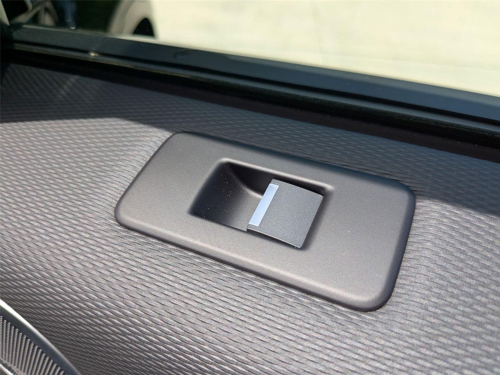 2025 Land Rover Discovery SE photo 29