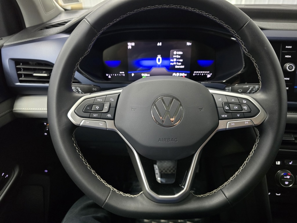 2024 Volkswagen Taos SE photo 18