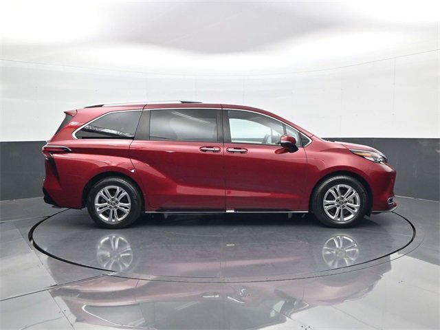 2022 Toyota Sienna Platinum photo 4