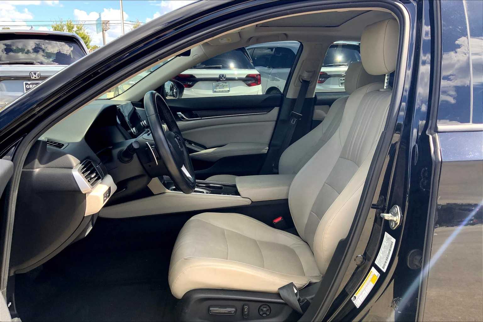 2018 Honda Accord Touring 1.5T photo 7