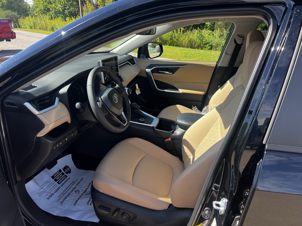2025 Toyota RAV4 Hybrid XLE photo 10