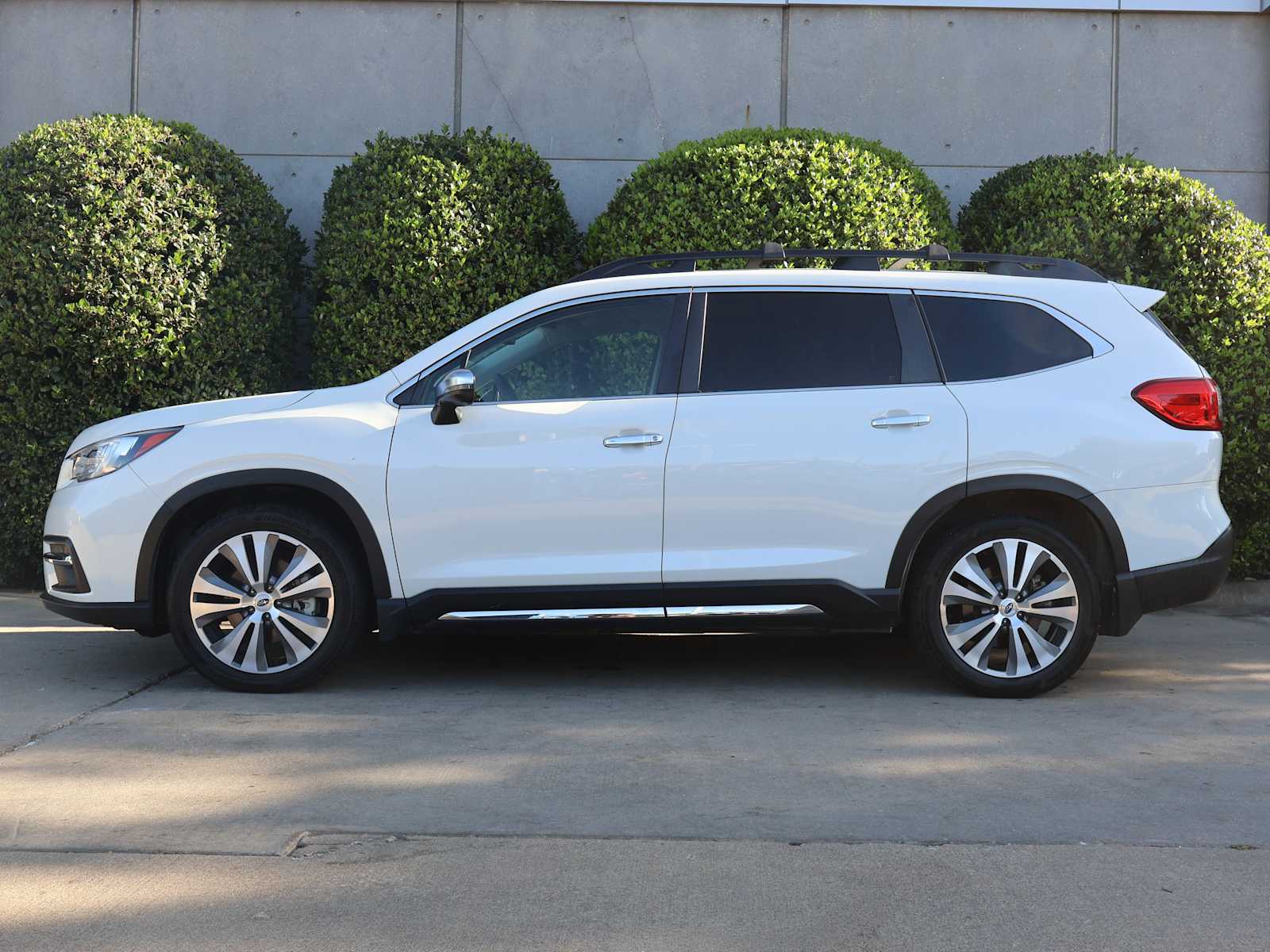 2022 Subaru Ascent Touring photo 3