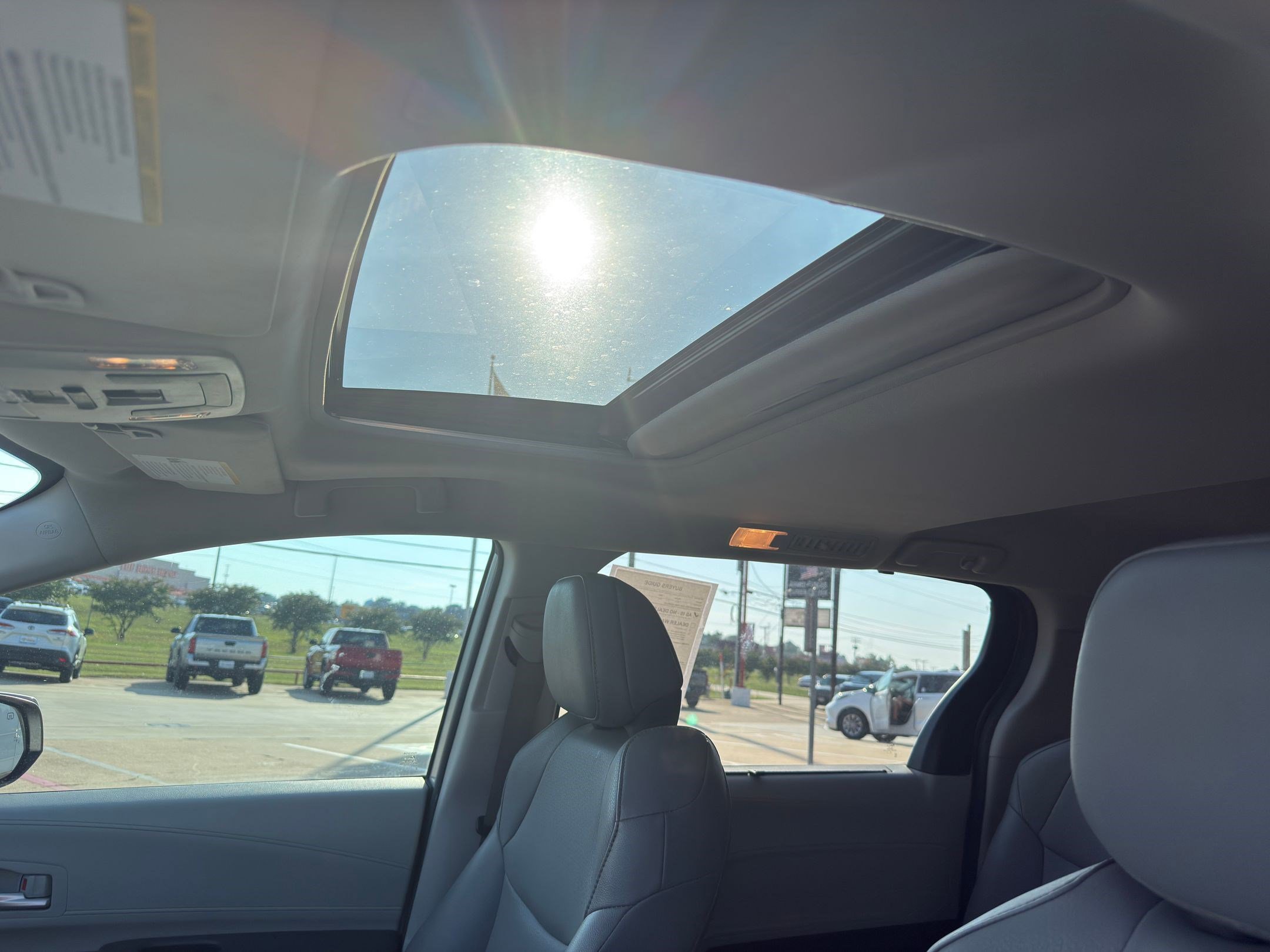 2022 Toyota Sienna XLE photo 14