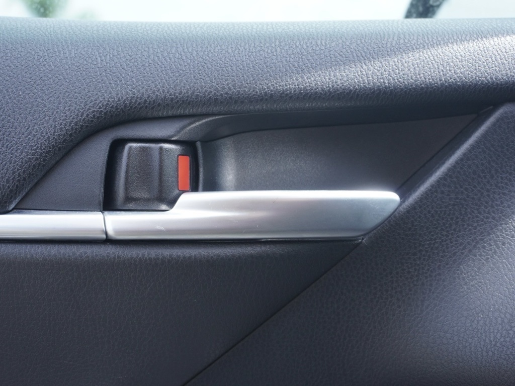 2023 Toyota Camry SE photo 10