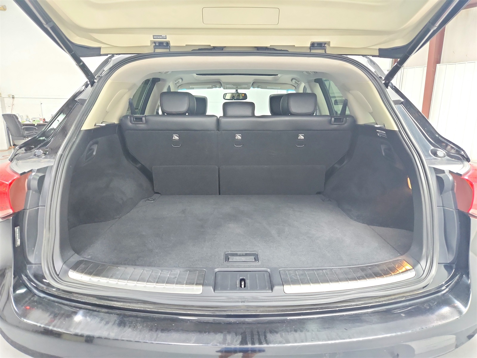 2017 Infiniti QX70 Base photo 37