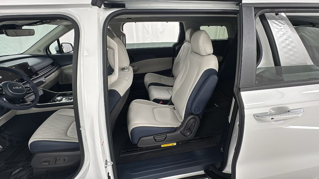 2026 Kia Carnival EX photo 16