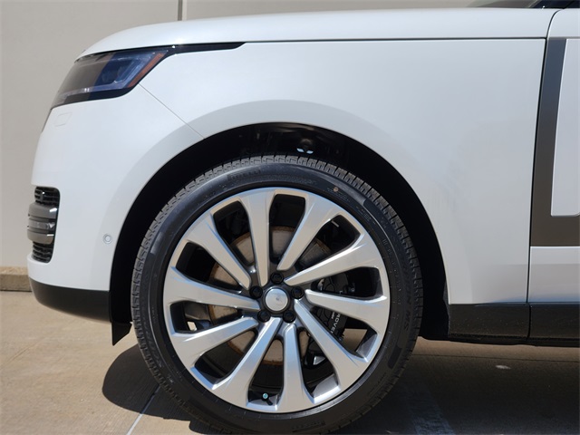 2025 Land Rover Range Rover SE photo 9