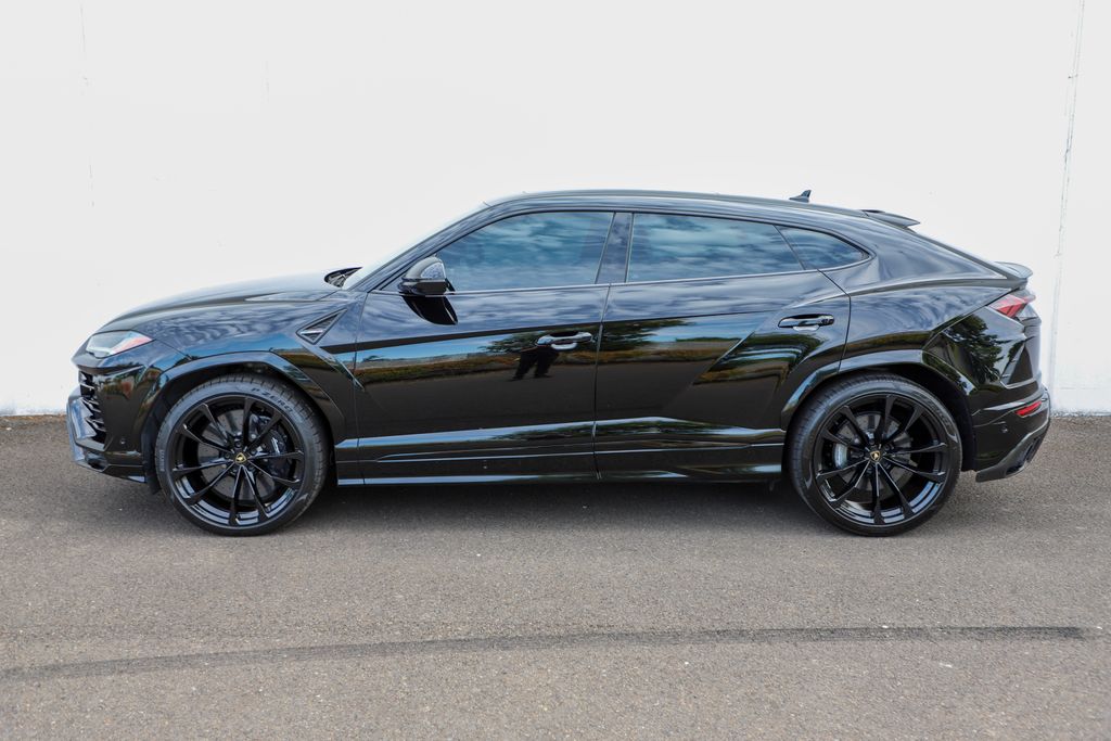 2021 Lamborghini Urus photo 12