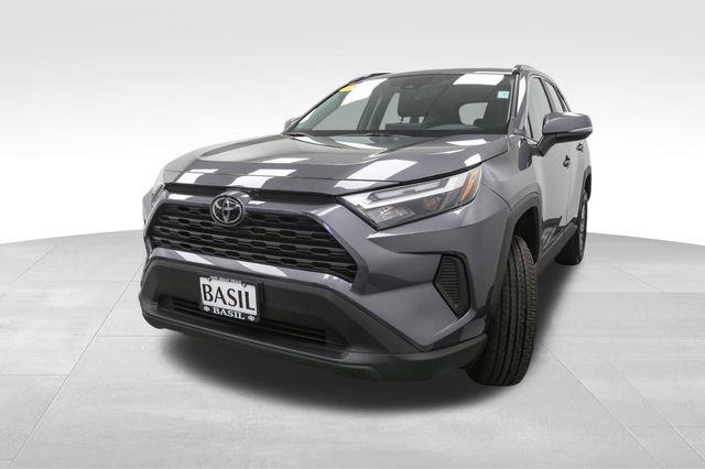 2025 Toyota RAV4 Hybrid XLE photo 4