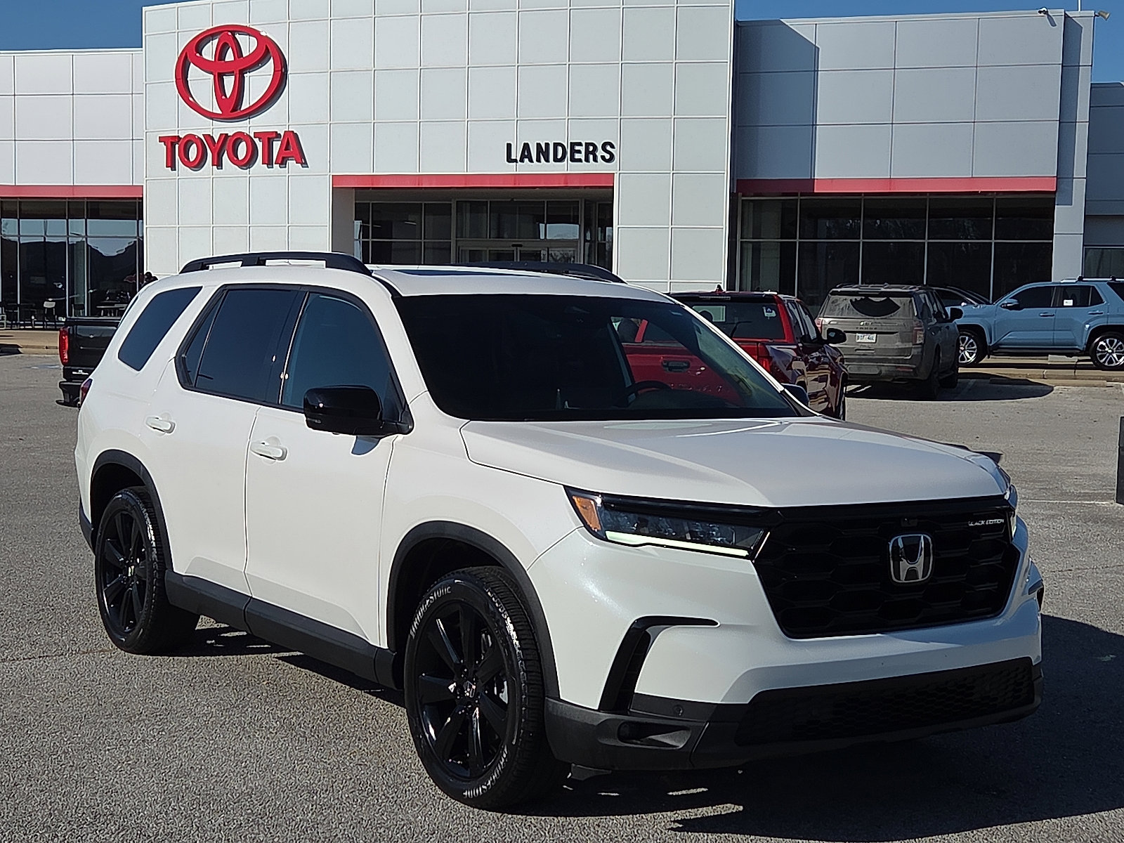 2025 Honda Pilot Black Edition's photo