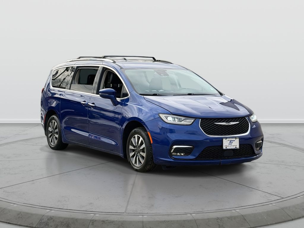 2021 Chrysler Pacifica Touring L's photo