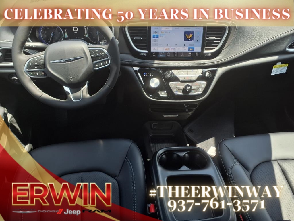 2026 Chrysler Pacifica photo 4