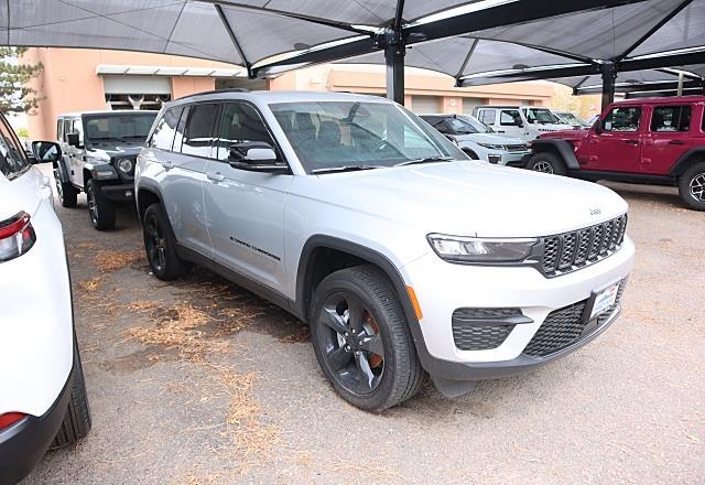 2025 Jeep Grand Cherokee Altitude photo 2