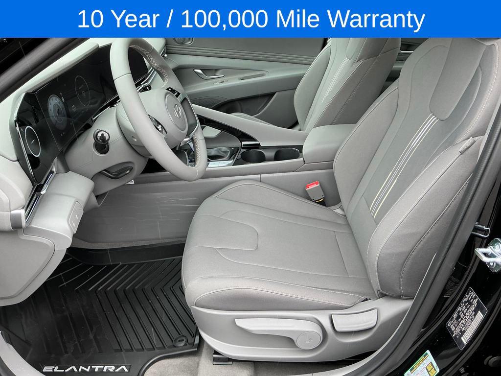 2025 Hyundai Elantra SEL Convenience photo 29