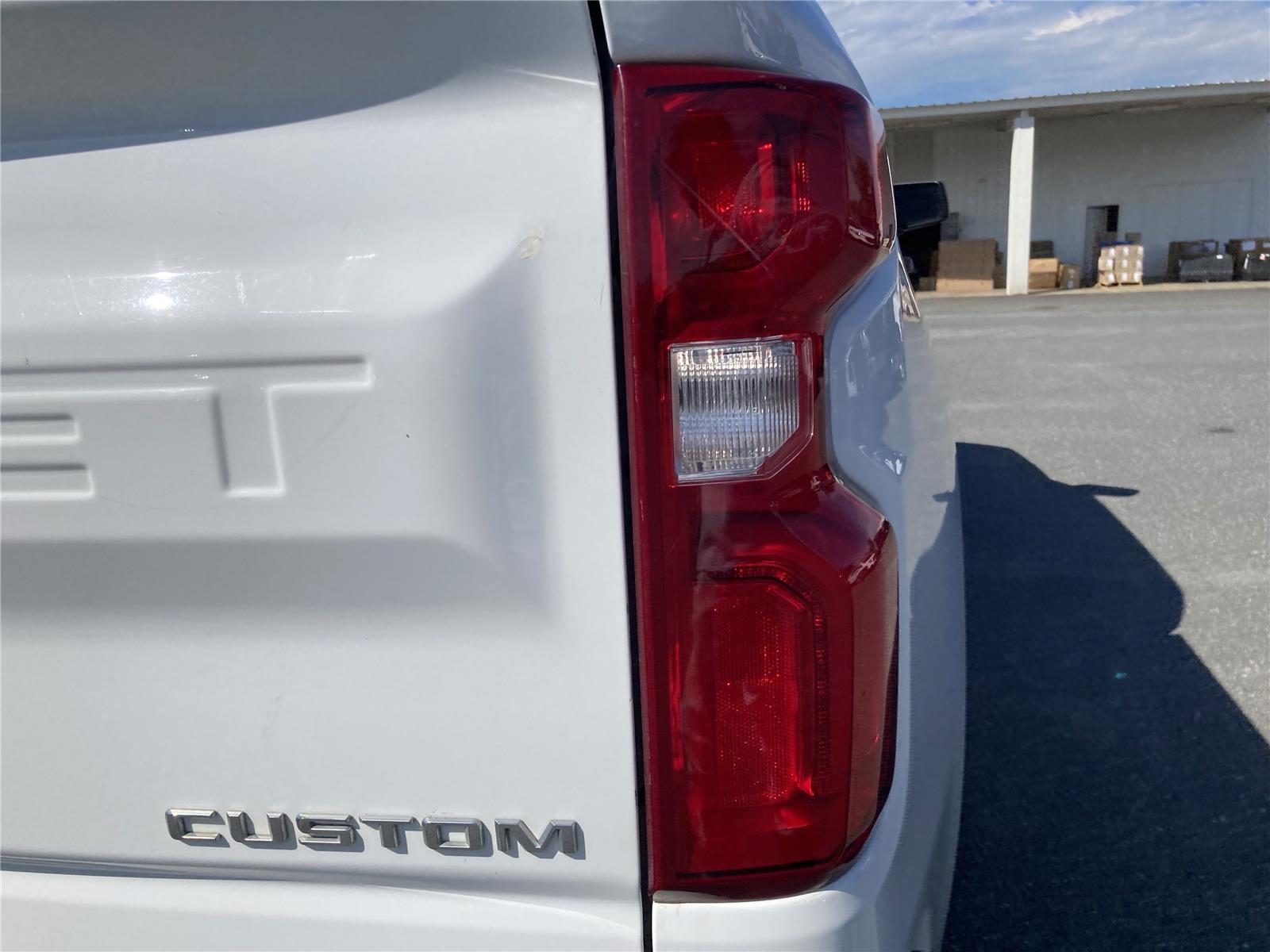 2022 Chevrolet Silverado 1500 Custom photo 11