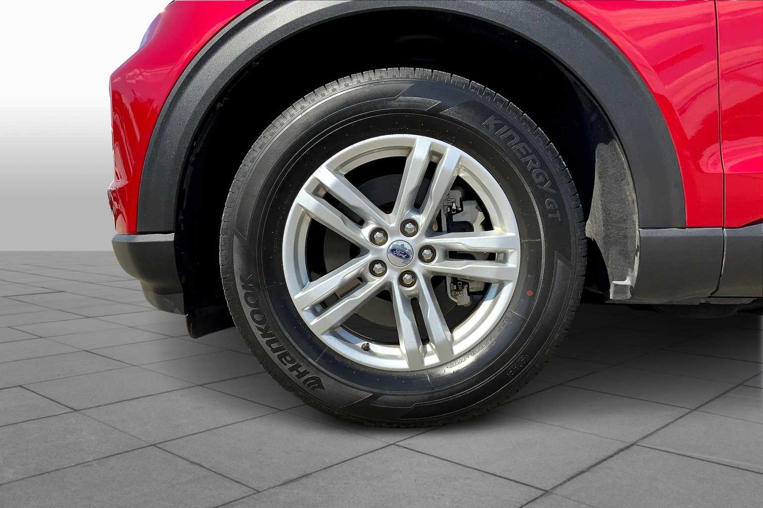 2023 Ford Explorer XLT photo 7