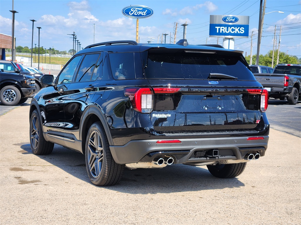 2025 Ford Explorer ST photo 3