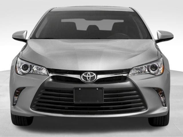 2017 Toyota Camry SE photo 18