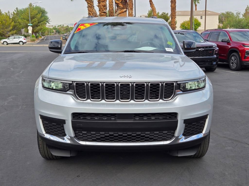 2023 Jeep Grand Cherokee Laredo photo 8