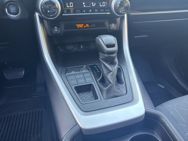 2021 Toyota RAV4 XLE photo 33