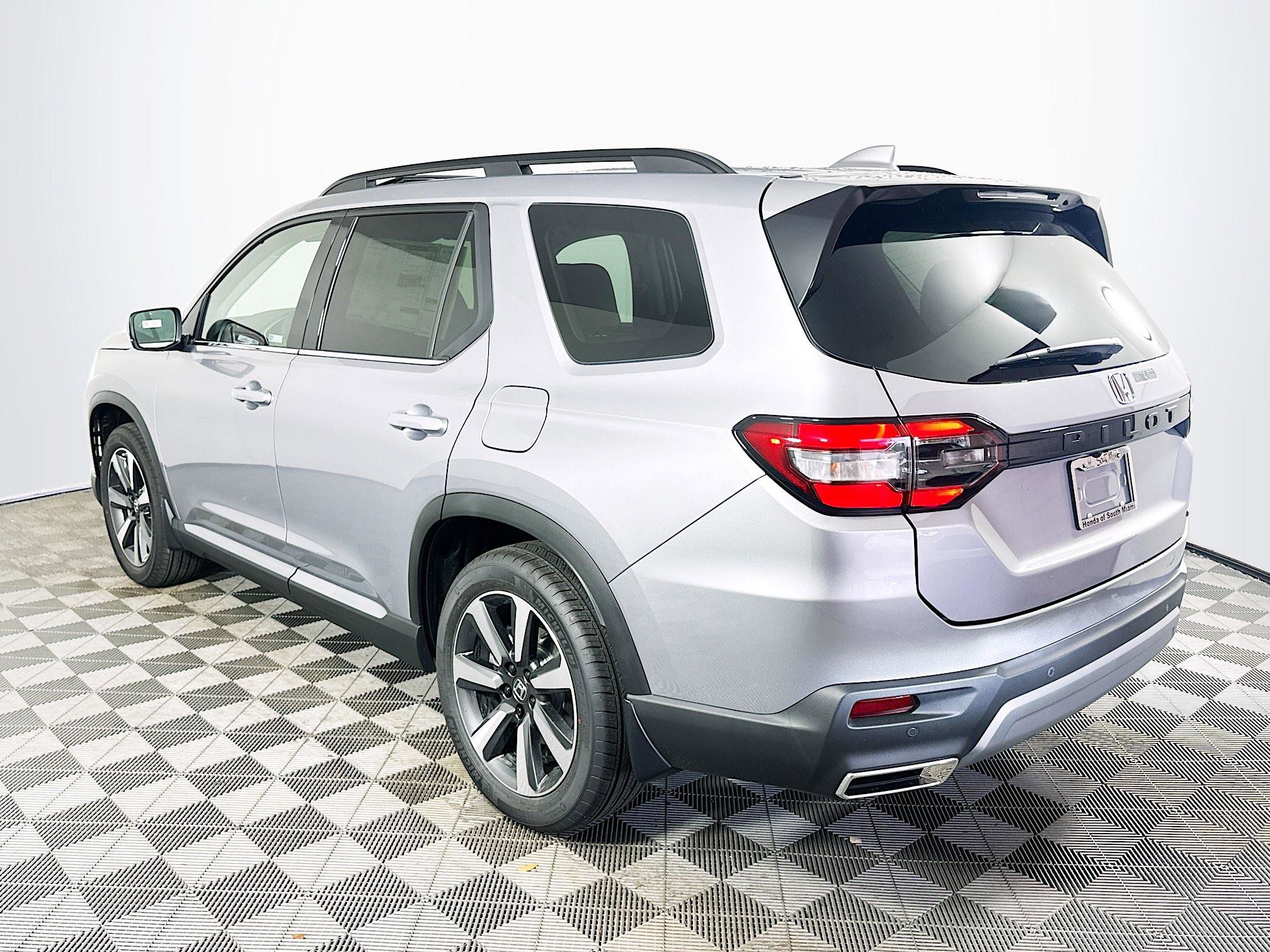 2025 Honda Pilot Touring photo 4